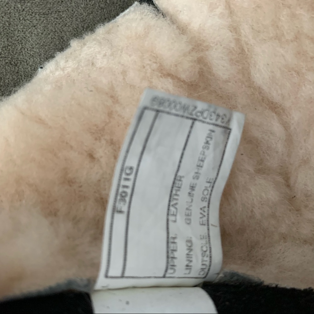 Ugg | Kensington Shearling Boots | Girls 13 - Picture 9 of 10